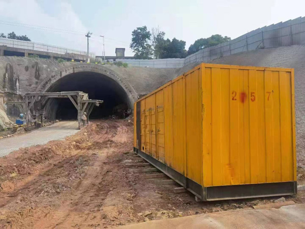 赤壁发电机出租自启装置的工作原理是什么？