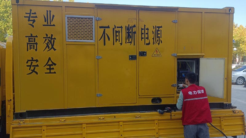 赤壁柴油发电机组和UPS电源配合使用时，如何避免切换过程中的电力中断？