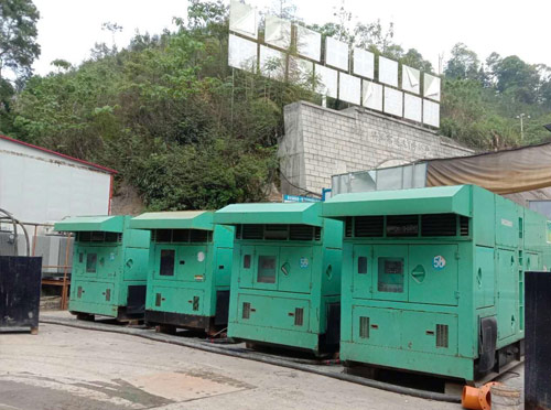 赤壁先进的应急发电机系统中智能监测和控制系统如何确保电压稳定？