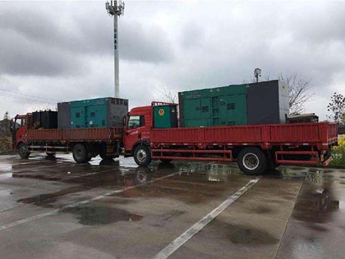 赤壁涂抹密封胶后，需要等待多长时间才能安装水冷式机油散热器密封件？