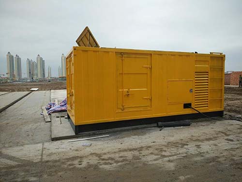 赤壁合同中关于乙方责任导致工期延误的赔偿标准应该如何制定？